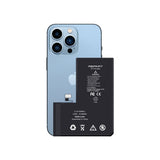 iPhone 13 Pro Max mit entferntem Akku vor weißem Hintergrund