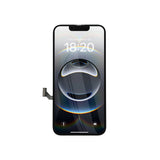 Smartphone-scherm met frontcamera en scherm op een witte achtergrond.